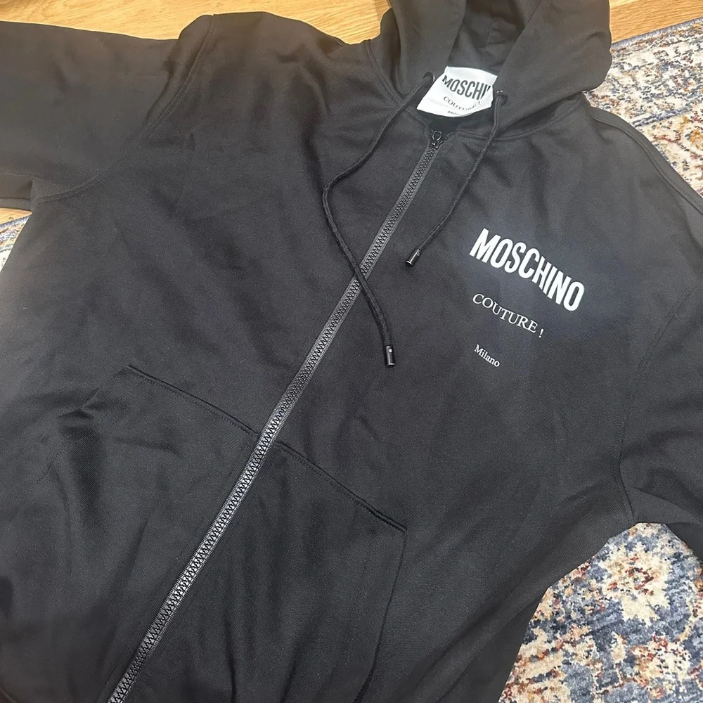 🖤 Moschino Black Zip-Up Hoodie - Picture 2 of 8